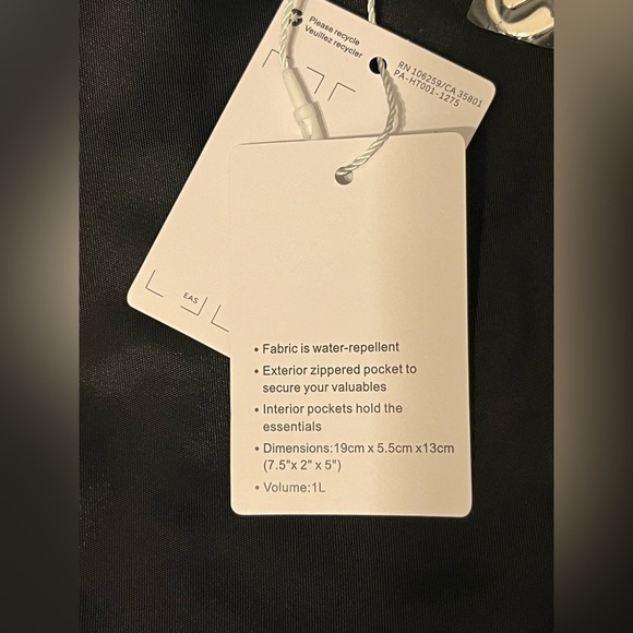 NWT- Lululemon Athletica Everywhere Belt Bag COLOR: Black - Picture 10 of 10